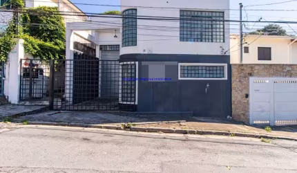 Galpão 600m², 02 banheiros e 02 vagas de garagem.  Excelente localização, entre as Ruas Dinieper, Andre Kohle e Camburiú.