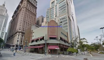 Galpão 1.463m² e 02 banheiros.  Excelente localização, á 2 minutos andando para a estação do metrô São Bento; Entre a Rua Libero Badaró