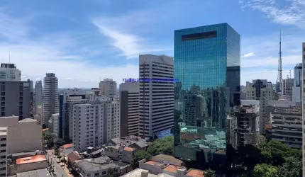 Apartamento 50m², 01 dormitório e 01 banheiro.  Condomínio com portaria e segurança.  Excelente localização á 7 minutos andando para a estação