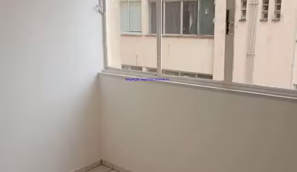 Apartamento 26m², 01 dormitório e 01 banheiro.  Condomínio com portaria e segurança.  Excelente localização, a 8 minutos andando para a estação