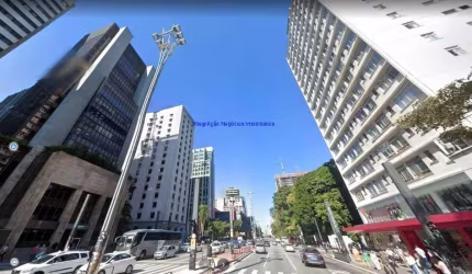 Condomínio com Jardim, lavanderia, segurança e portaria 24h.  Excelente localização à 4 minutos caminhado para Estação do Metrô Trianon-Masp