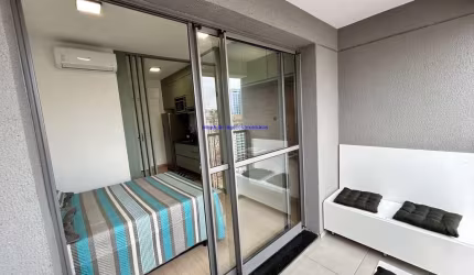 Apartamento Studio MOBILIÁDO 25m², 01 dormitório e 01 banheiro.  Condomínio com portaria, piscina, salão de festa e academia.  Excelente localização