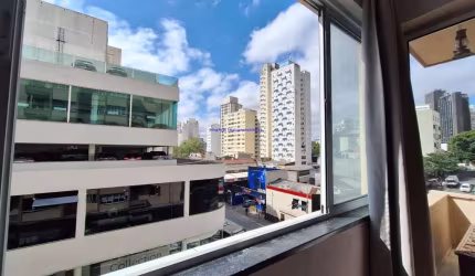 Apartamento 96m², 02 dormitórios e 02 banheiros.  Condomínio com portaria, elevadores e zelador.  Excelente localização á 6 minutos andando