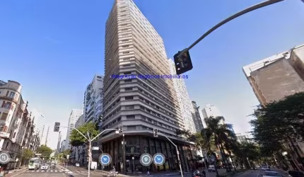 Apartamento 150m², 03 dormitórios e 02 banheiros.  Condomínio com portaria e segurança.  Excelente localização á 5 minutos andando para a estação