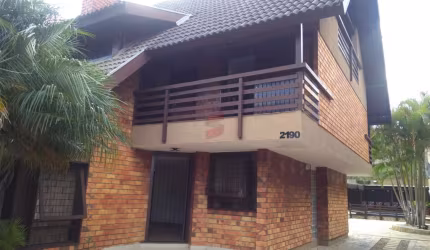 Casa com 3 quartos à venda na Rua Paraíba, 2190, Guaíra, Curitiba por R$ 2.200.000