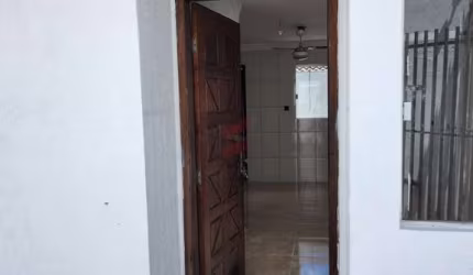 Casa com 3 quartos à venda na Rua Crisântemo, 1096, Campina da Barra, Araucária por R$ 250.000