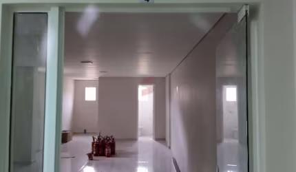 Sala comercial para alugar na Rua Vinte e Cinco de Agosto, 490, Centro, Pinhais, 32 m2 por R$ 1.750