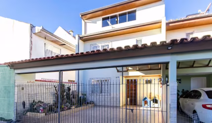 Sobrado com 3 quartos, suíte, 2 vagas, Condomínio Fechado, Bairro Alto - Curitiba