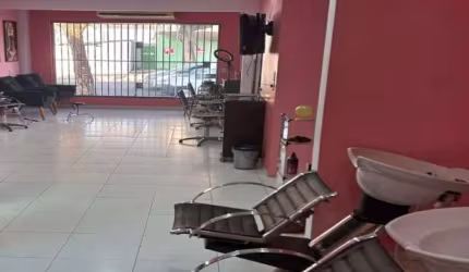 PONTO COMERCIAL NA  TV. 9 DE JANEIRO. ÁREA TOTAL DE 230M². 03 VAGAS DE GARAGEM