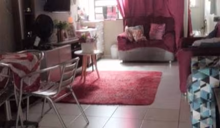 CASA  TÉRREA COM 5 QUARTOS NO BAIRRO DE CANUDOS! ÁREA TOTAL DE 132M². 2 VAGAS DE GARAGEM.