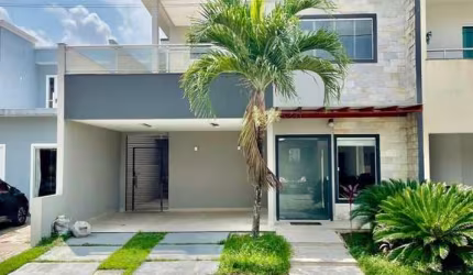 CASA DE 2 PAVIMENTOS EM CONDOMÍNIO FECHADO! ÁREA PRIVATIVA DE 220M².
