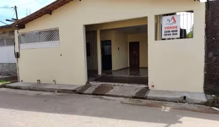 CASA COM 3 QUARTOS SENDO 1 SUÍTE! ÁREA TOTAL DE 300M².