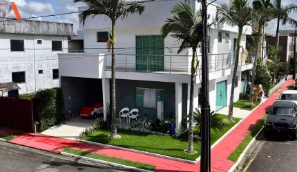CASA DE 2 PAVIMENTOS COM 4 SUÍTES EM CONDOMÍNIO FECHADO!  ÁREA PRIVATIVA DE 337M². 01 VAGA DE GARAGEM.