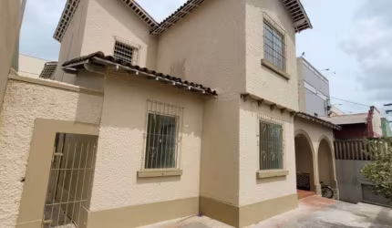 -COP 30 - CASA COMERCIAL/RESIDENCIAL DE 2 PAVIMENTOS NA VEIGA CABRAL! -ÁREA TOTAL DE 354M². -08 VAGAS DE GARAGEM. -NASCENTE.