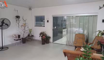 -COP 30 - CASA COM 2 SUÍTES NA VISCONDE DE INHAÚMA! -ÁREA PRIVATIVA DE 144 M². -02 VAGAS DE GARAGEM. -NASCENTE.