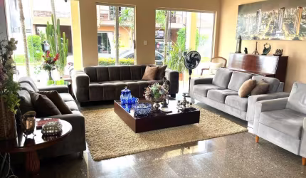 -COP 30 - CASA DE 2 PAVIMENTOS COM 4 QUARTOS SENDO 2 SUÍTES  NO CONDOMÍNIO CIDADE JARDIM 1! -ÁREA TOTAL DE 327M². -02 VAGAS DE GARAGEM. -NASCENTE.