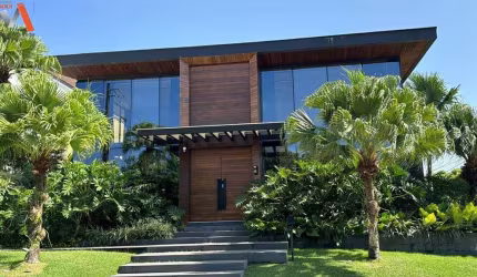 -COP 30 - CASA DE 3 PAVIMENTOS COM 4 SUÍTES NO CONDOMÍNIO ÁGUA CRISTAL! -ÁREA PRIVATIVA: 1.000M². -05 VAGAS DE GARAGEM