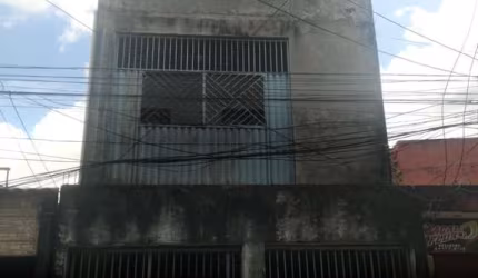 CASA DE 3 PAVIMENTOS COM PONTO COMERCIAL NO BAIRRO DO GUAMÁ! ÁREA PRIVATIVA DE 240M². 01 VAGA DE GARAGEM.
