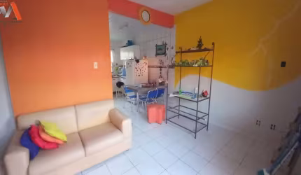 CASA DE 2 PAVIMENTOS COM 3 SUÍTES EM SALINAS! ÁREA PRIVATIVA DE 240M². 01 VAGA DE GARAGEM. NASCENTE.