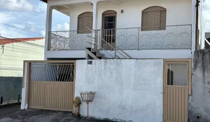 Sobrado no Setor Leste com 2 Residências  5 Quartos