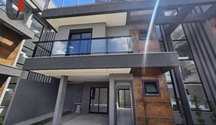 Sobrado Triplex à venda por R$ 829.000 - Boqueirão - Curitiba/PR
