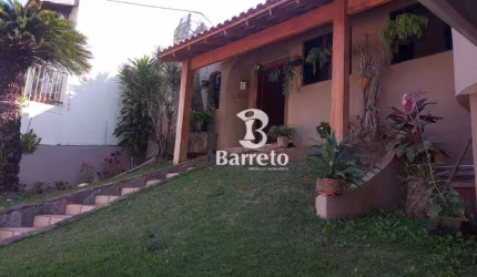 Casa com 3 dormitórios à venda, 250 m² por R$ 700.000,00 - Champagnat - Londrina/PR