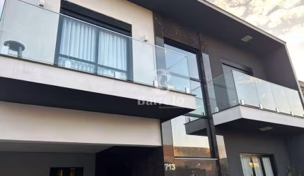 'Exclusivo sobrado no Royal Maison: 3 suítes, área gourmet e piscina!'
