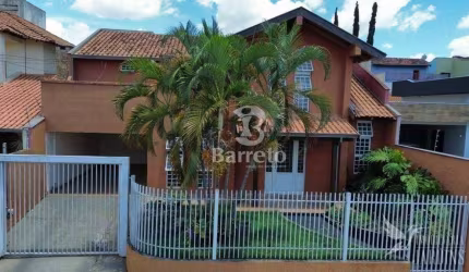 Sobrado à venda! 3 quartos (1 suíte), quintal enorme, espaço de lazer e excelente localização. Oportunidade imperdível – agende sua visita!