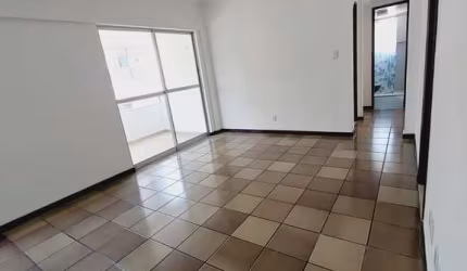 AP. ÓTIMO COM LOCALIZAÇÃO PRIVILEGIADA, UMA SUITE, INFRA ESTRUTURA, 02 GARGEM COBERTA