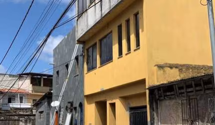 CASA DUPLEX, NASCCENTE, OITO DORMITÓRIOS, PISCINA, GARAGEM PARA DOIS VEICULOS SÓ Á VISTA