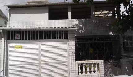IMÓVEL BARATINHO NO IAPI COM 5 DORMITÓRIOS SENDO DUAS SUITES, GARAGENS PARA TRES VEICULOS SÓ ´Á VIS