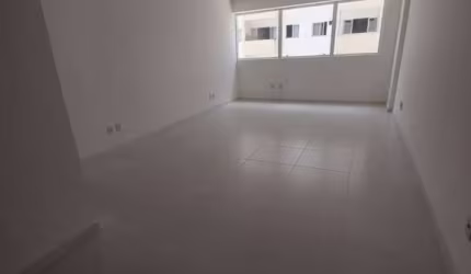 SALA NASCENTE NO AERO EMPRESARIAL, 30M² COM SANITÁRIO E VAGA COBERTA..