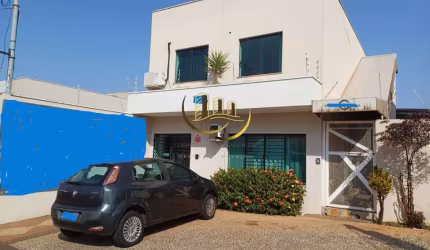 Salão Comercial à Venda em Americana-SP na Vila Nossa Senhora de Fátima com 4 Banheiros, 3 Vagas de Garagem e 355,66 m² de Área