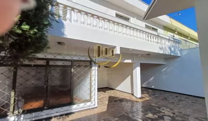 Casa à venda em Americana-SP, Chácara Machadinho II: 3 quartos, 1 suíte, 2 salas, 2 banheiros, 6 vagas de garagem, 171m².