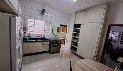 Casa à venda em Santa Bárbara D'oeste-SP no Jardim Belo Horizonte: 2 quartos, 1 suíte, 2 salas, 2 banheiros, 2 vagas, 120m².