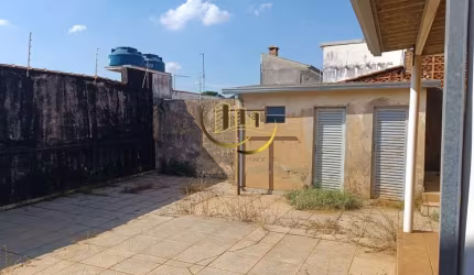 Casa à venda em Americana-SP, bairro Cidade Jardim II: 3 quartos, 2 salas, 1 banheiro, 4 vagas de garagem.
