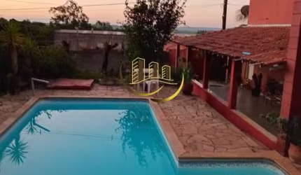 Chácara à venda em Limeira-SP,  4 quartos, 3 salas, 3 banheiros, 4 vagas, 1500m². Aproveite!