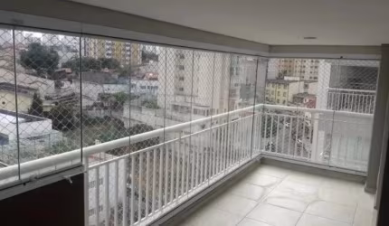 Apartamento em andar alto em condomínio clube