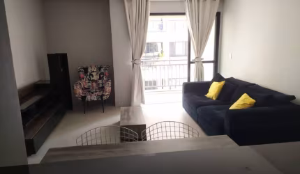 Apartamento na Chácara Inglesa em rua arborizada