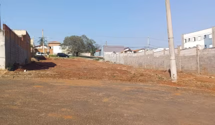 Lindo terreno no Jd Real Park em Botucatu