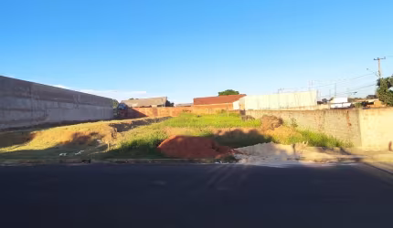 Terreno no Jd. Botucatu em Rubião Junior