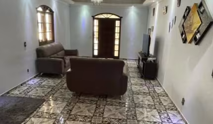Casa para Venda em Betim, Amazonas, 6 dormitórios, 1 suíte, 2 banheiros, 4 vagas
