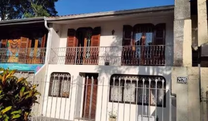 Sobrado à Venda com 3 quartos no Hugo Lange em Curitiba
