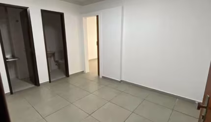 Sala comercial para alugar no Centro de Curitiba.