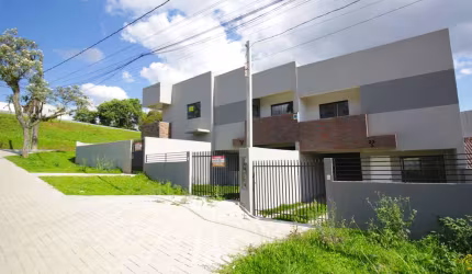 Sobrado à venda com 3 quartos sendo uma suíte no Barreirinha em Curitiba
