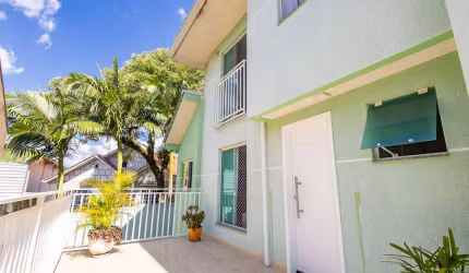 Sobrado Triplex com 3 quartos no Santa Cândida em Curitiba