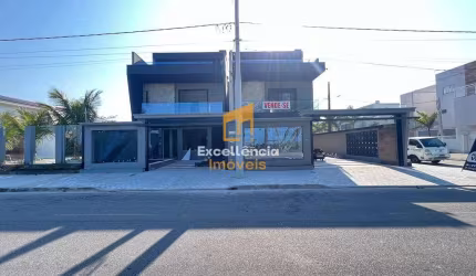 Triplex de frente para o mar em Praia de Leste