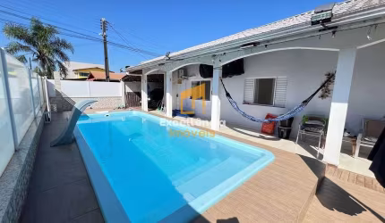 Casa com piscina na faixa do mar Financie
