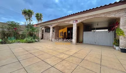 Casa 5 dormitórios no centro de Matinhos