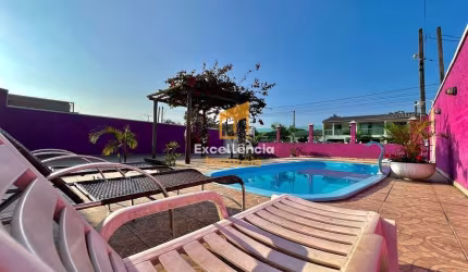 Casa com 4 dormitórios com piscina em Matinhos